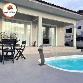 Casa com Piscina, ótimo custo beneficio em Brusque